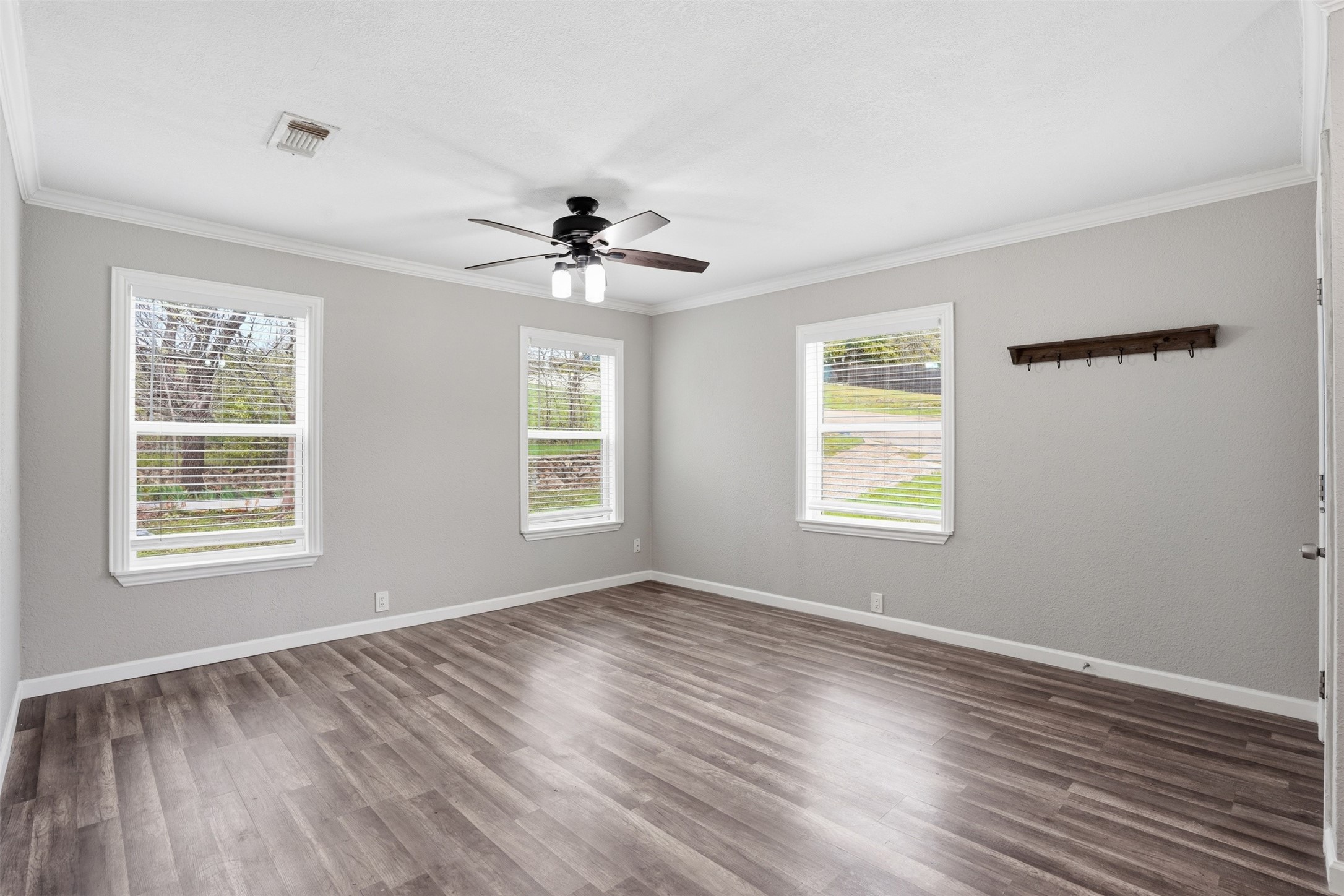 4867 Lawther Drive River Oaks TX 76114