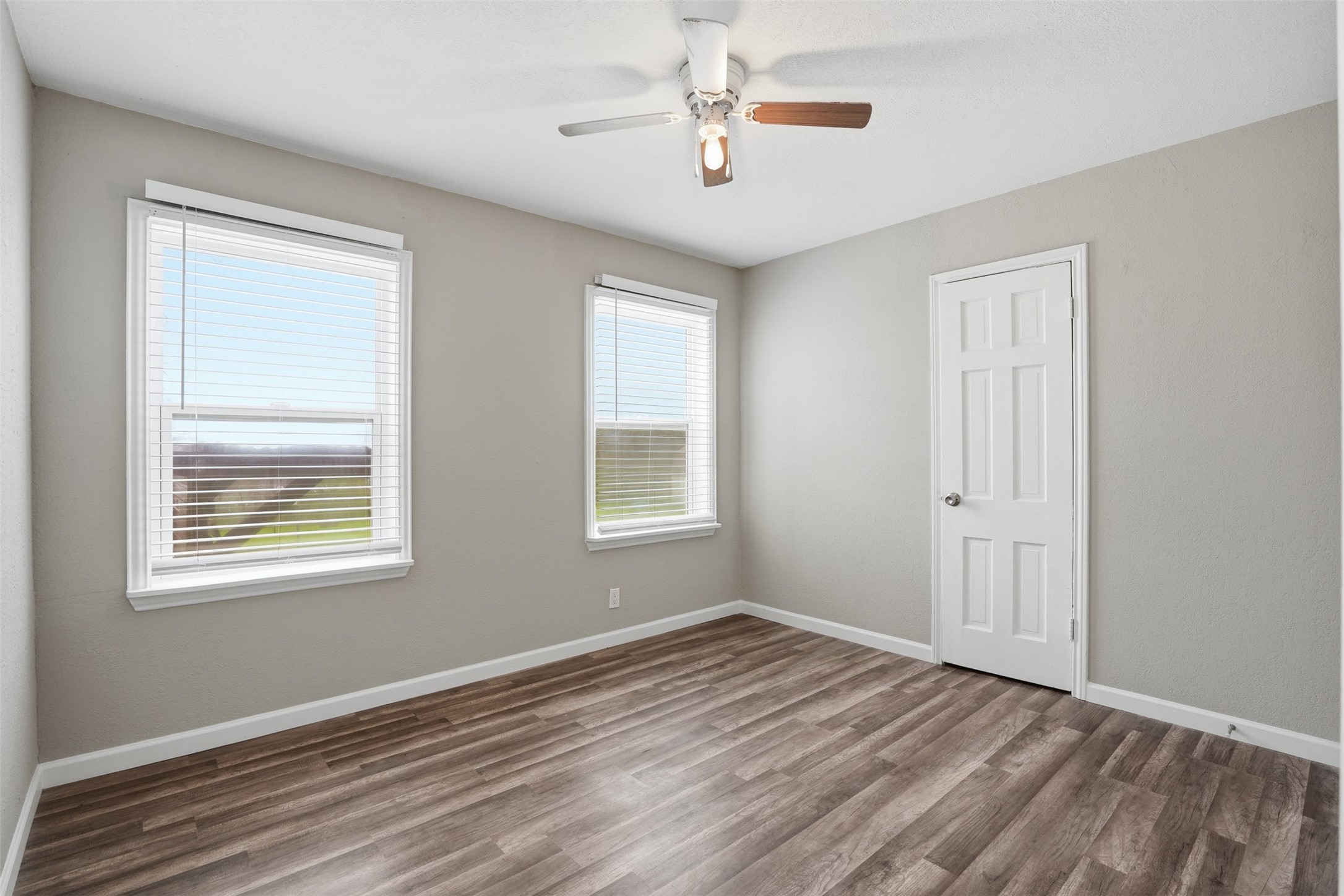 4867 Lawther Drive River Oaks TX 76114