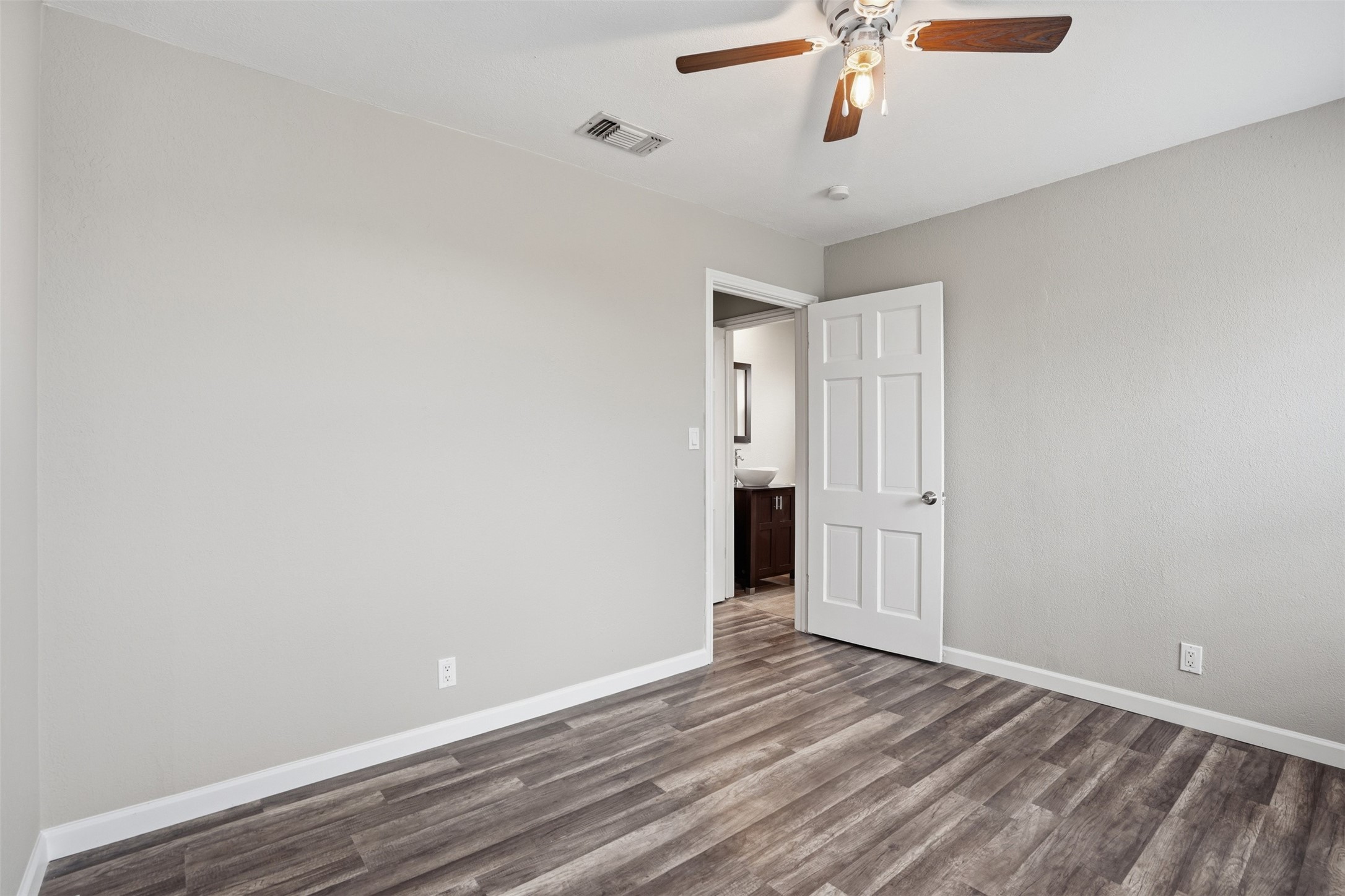 4867 Lawther Drive River Oaks TX 76114