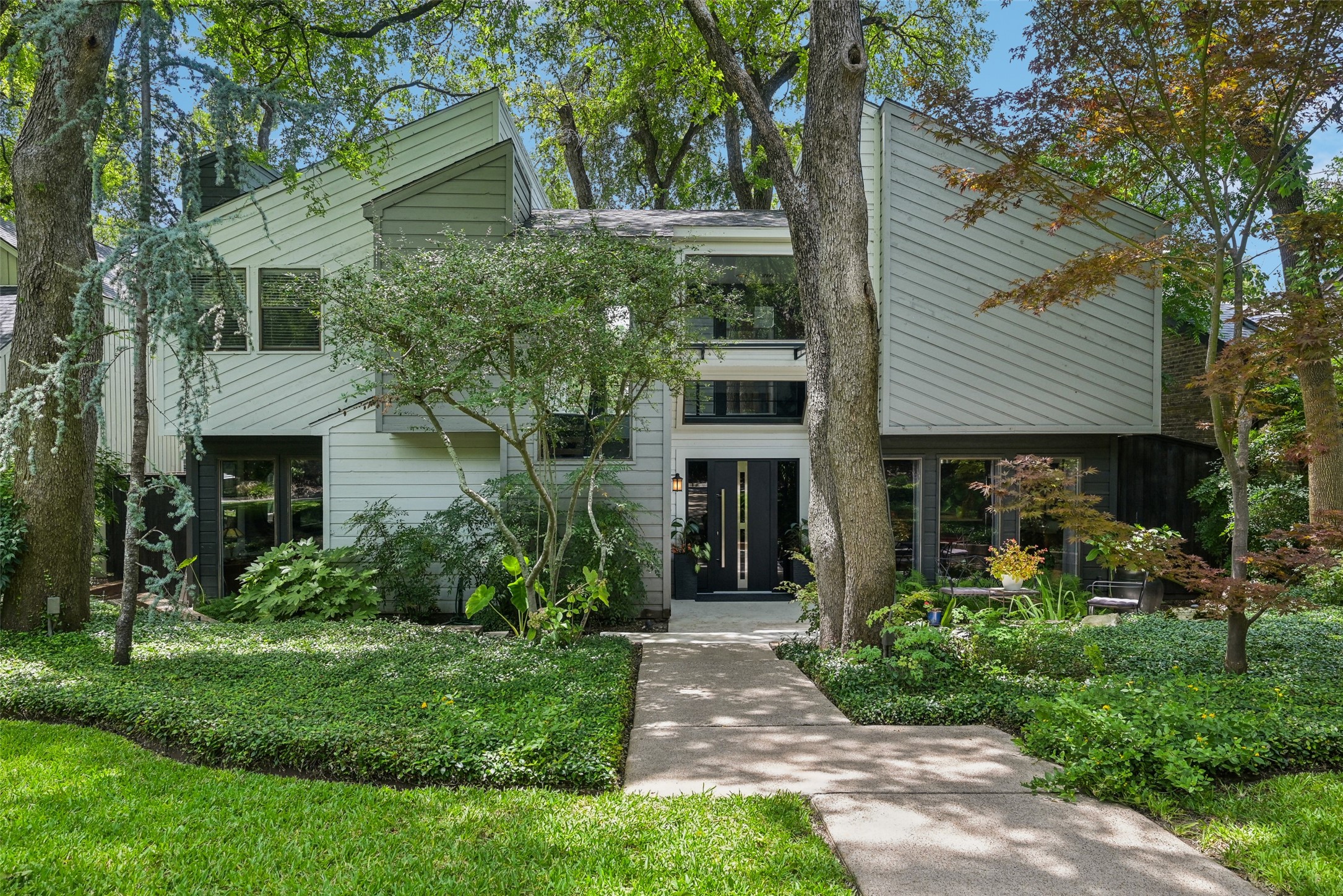 951 Easton Place Dallas TX 75218