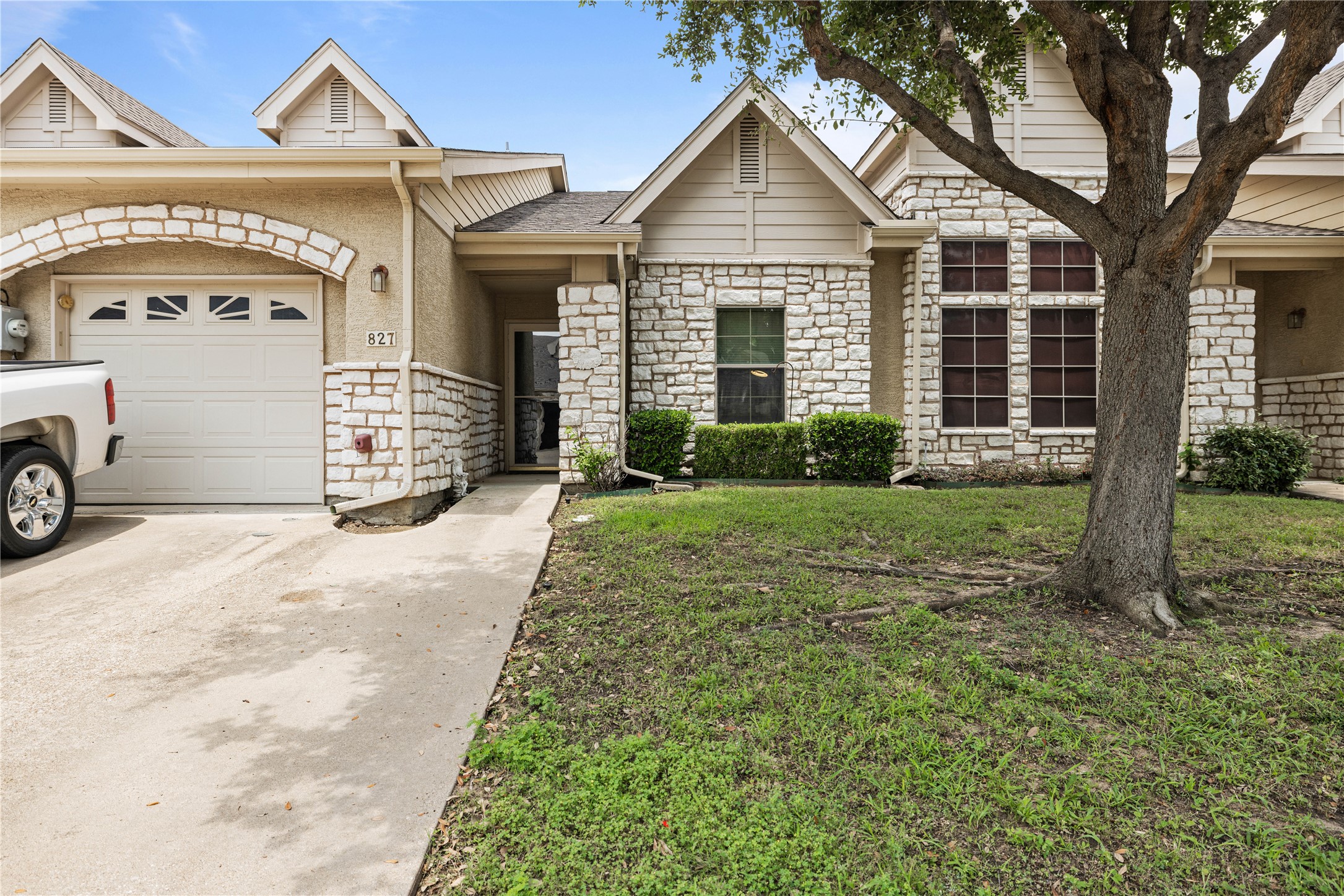 827 Earhart Avenue Grand Prairie TX 75051