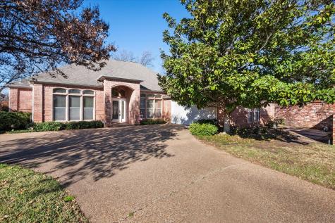 1014 Village Green Court Arlington TX 76012