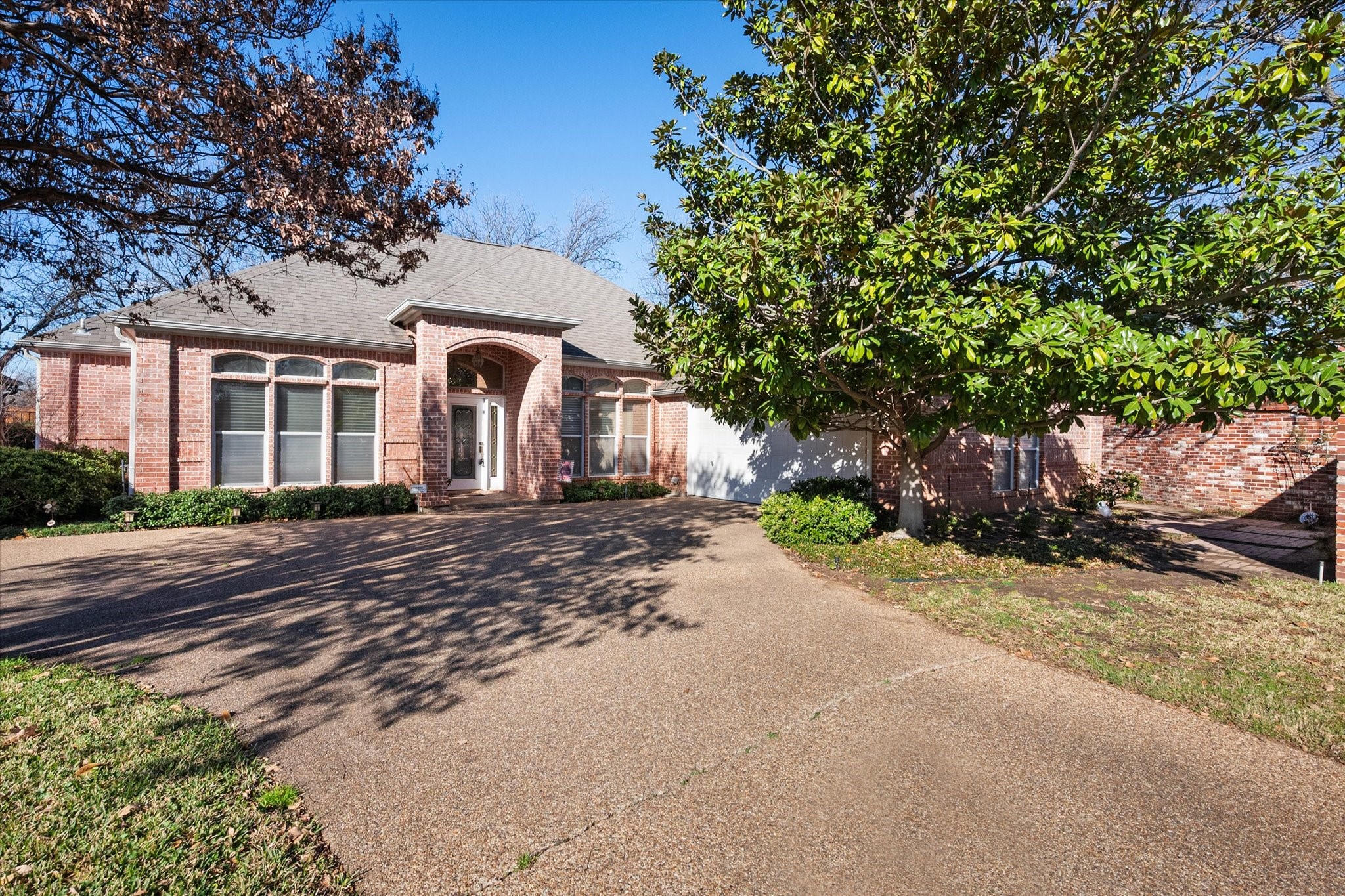 1014 Village Green Court Arlington TX 76012