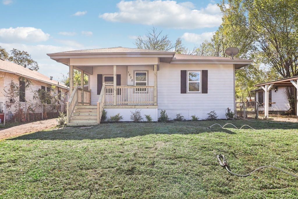 1030 E Maddox Avenue Fort Worth TX 76104