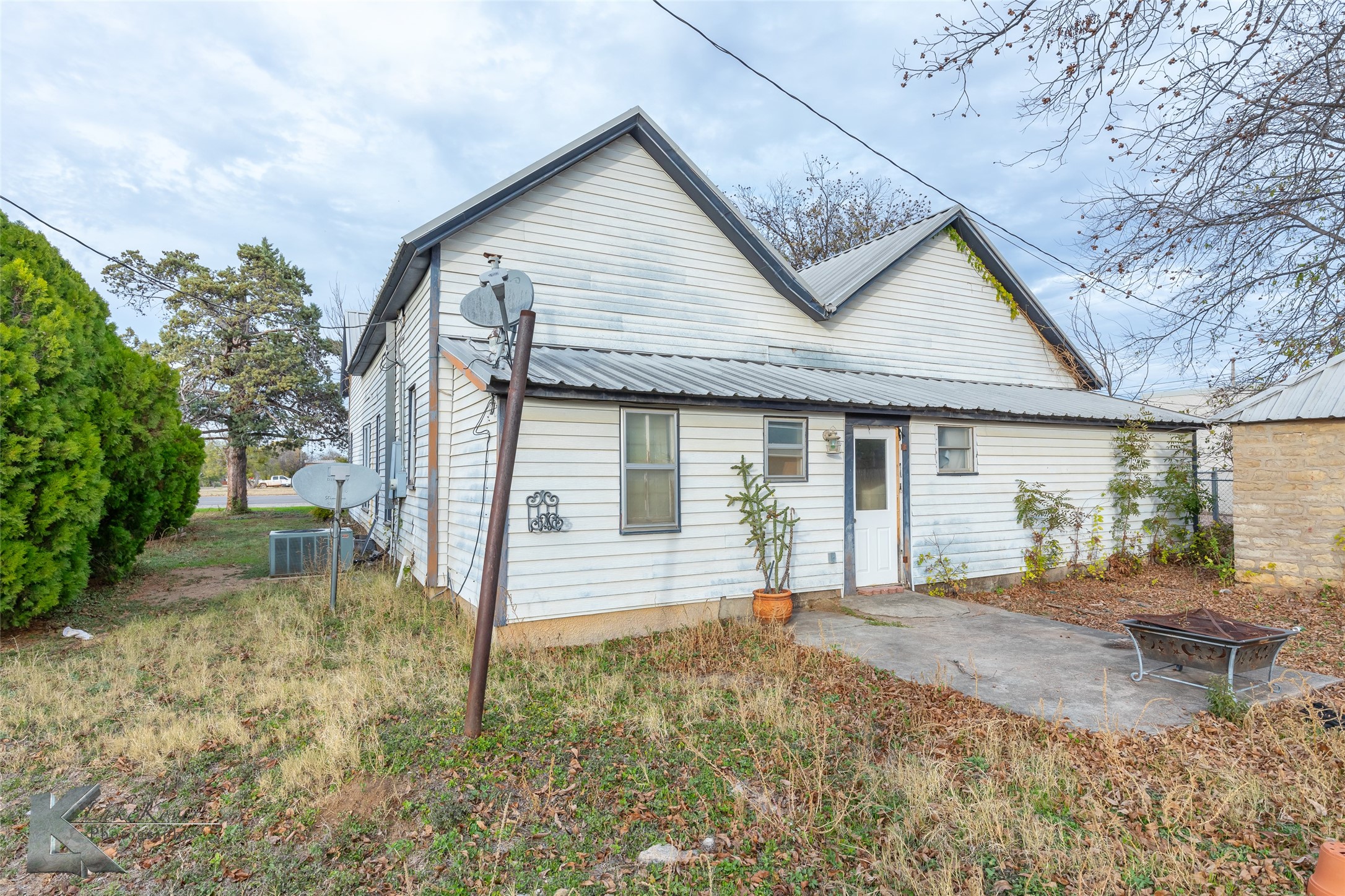 141 W 3rd Street Baird TX 79504