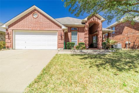 1120 Amesbury Lane Grand Prairie TX 75052