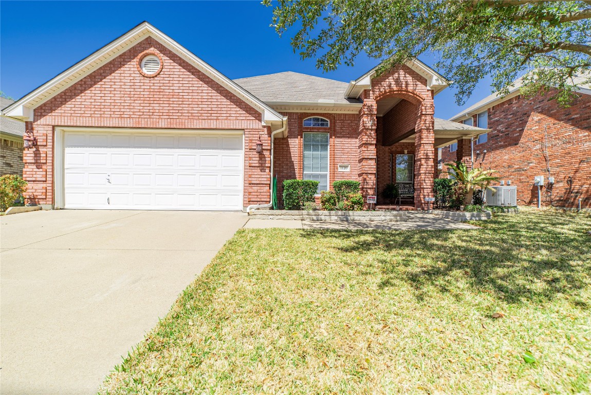 1120 Amesbury Lane Grand Prairie TX 75052