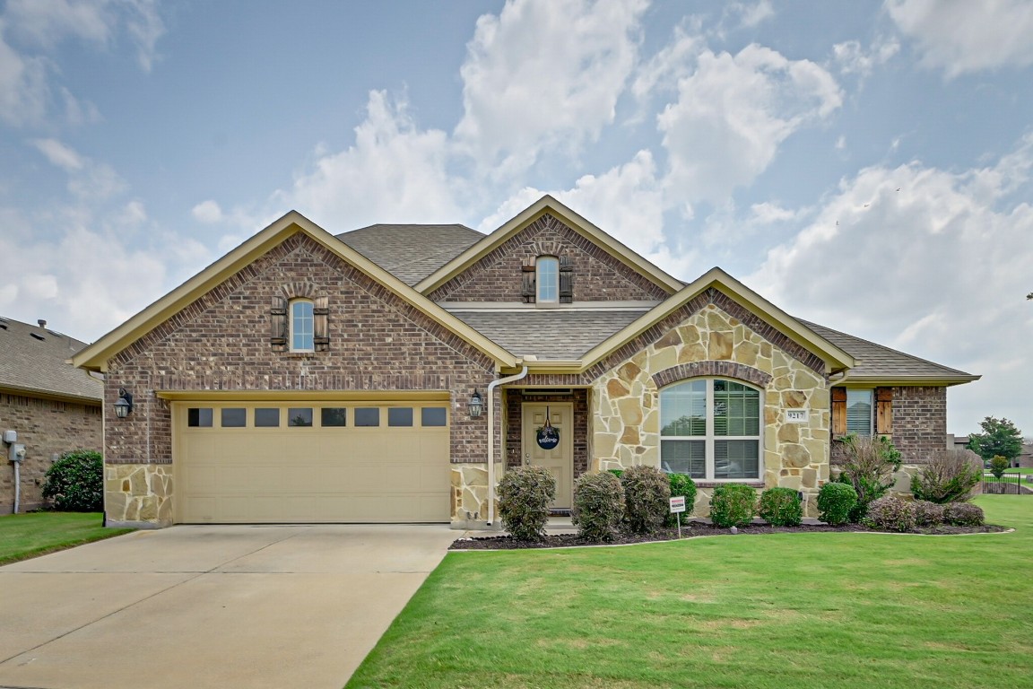 9217 Squirrel Run Court Arlington TX 76002