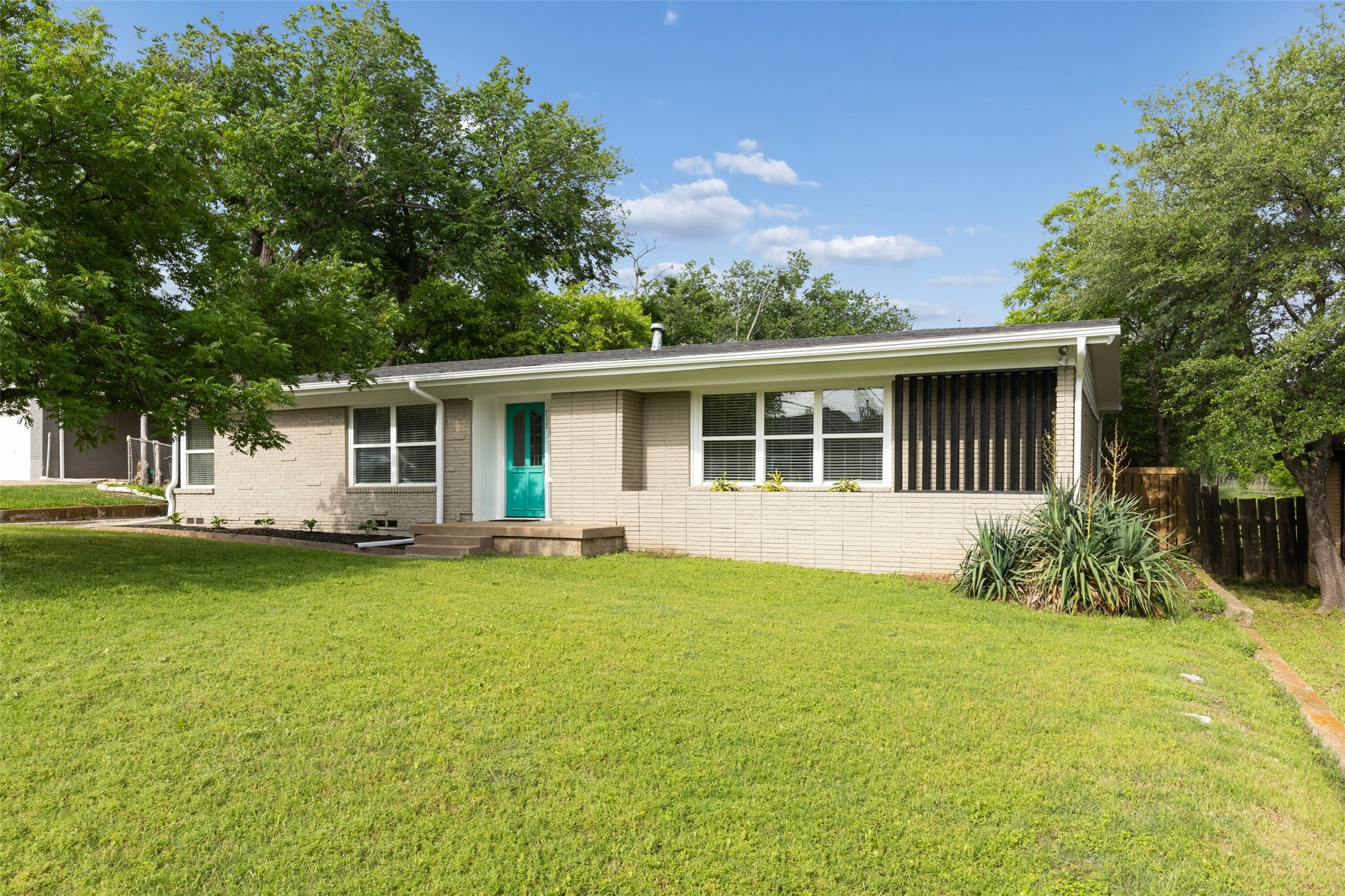717 NW 6th Street Grand Prairie TX 75050