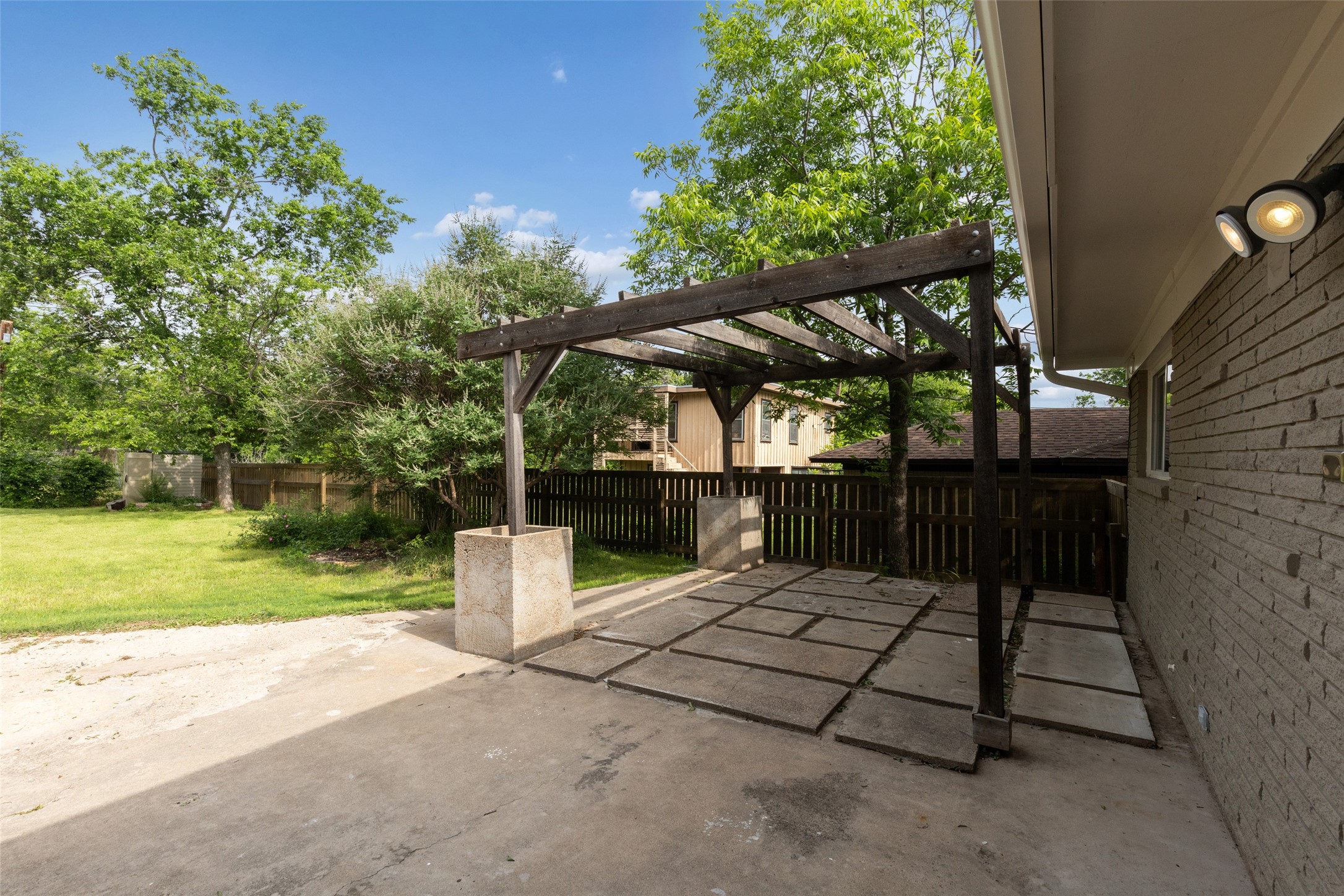717 NW 6th Street Grand Prairie TX 75050