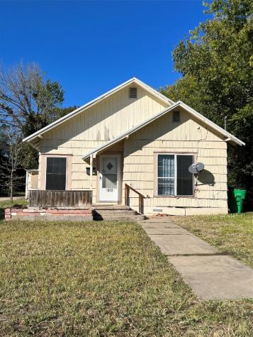 1623 Roy Street Gainesville TX 76240