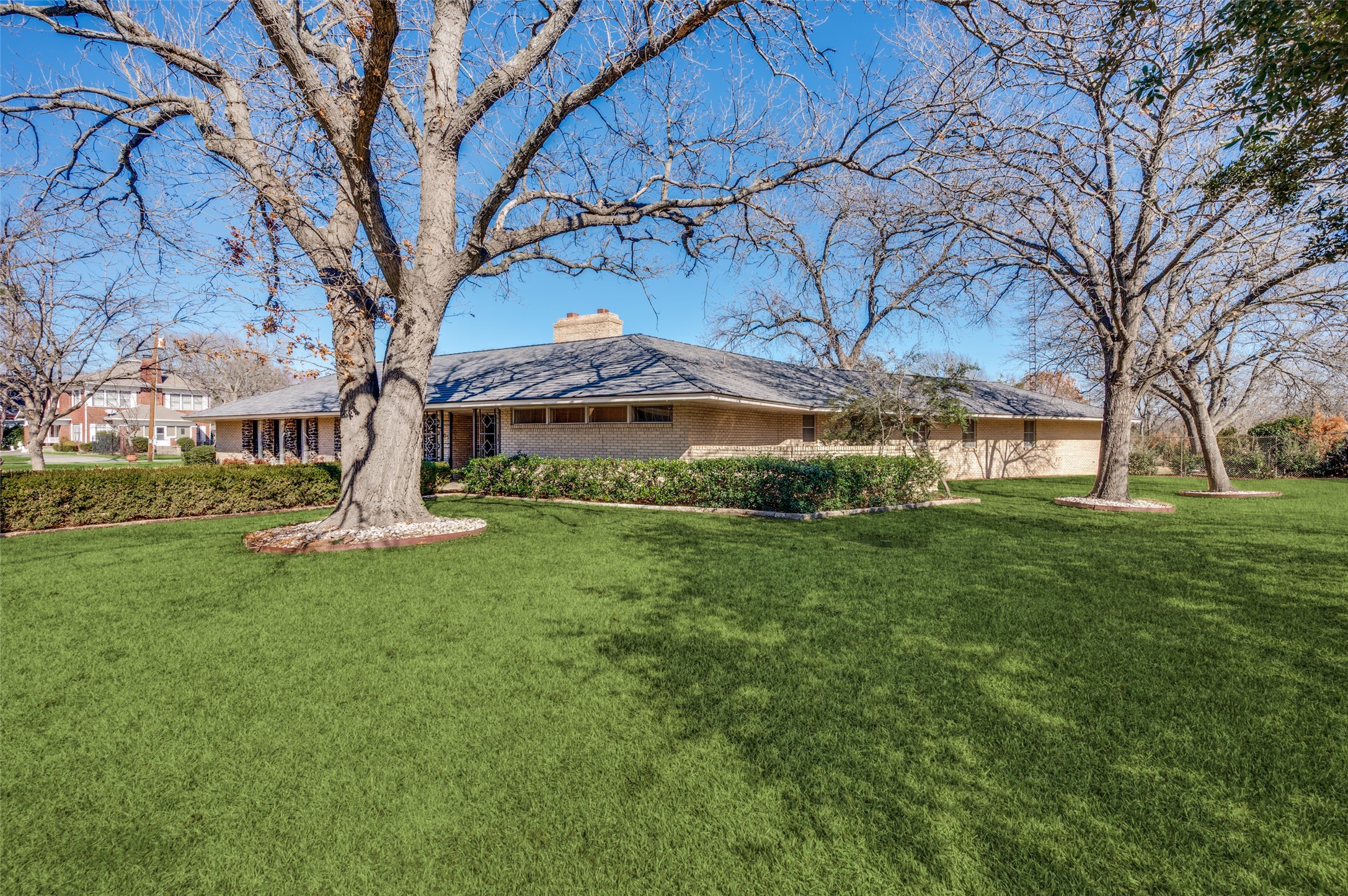 1202 S Lindsay Street Gainesville TX 76240