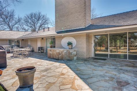 1202 S Lindsay Street Gainesville TX 76240