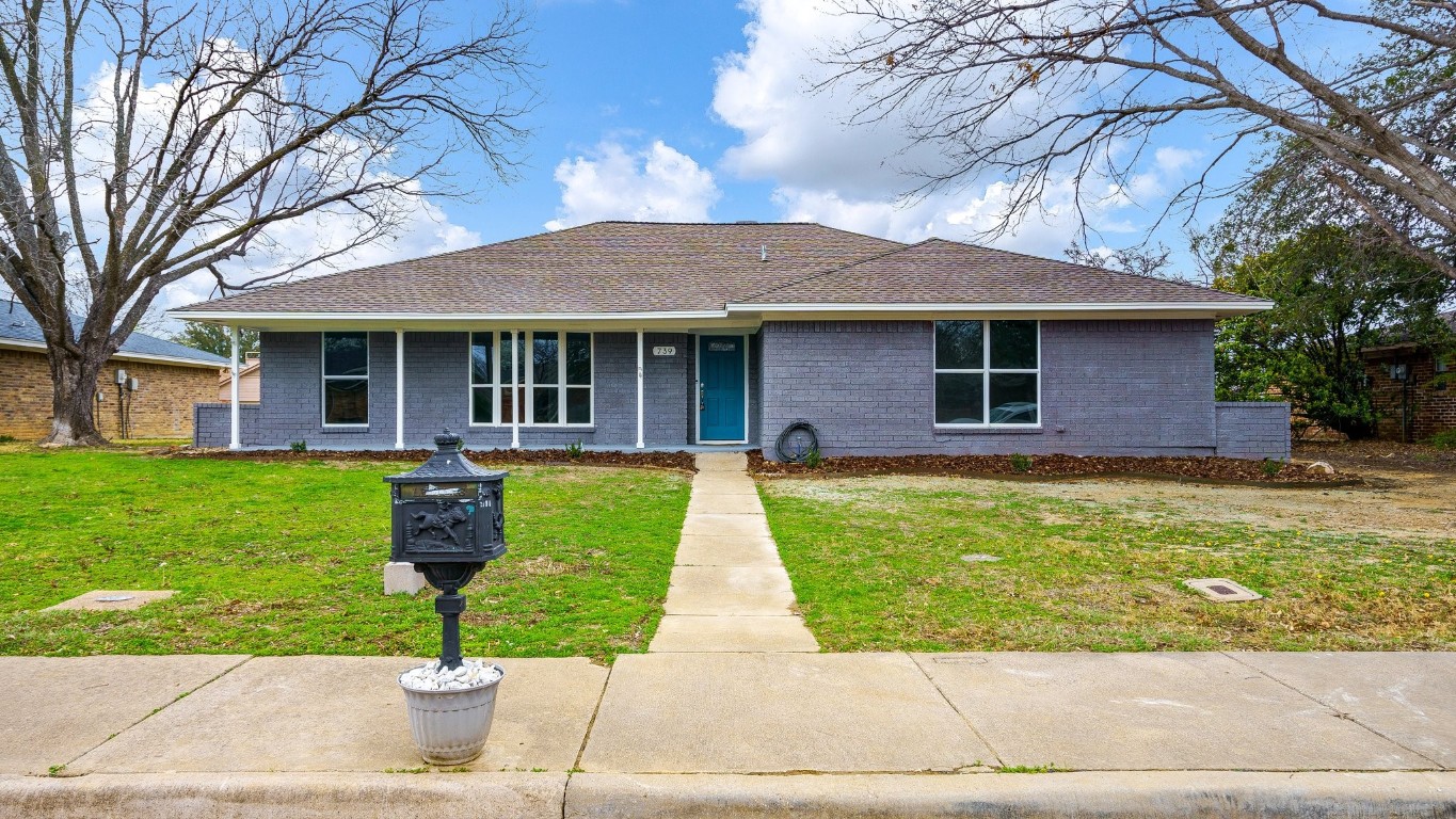 739 Knollridge Drive Lewisville TX 75077