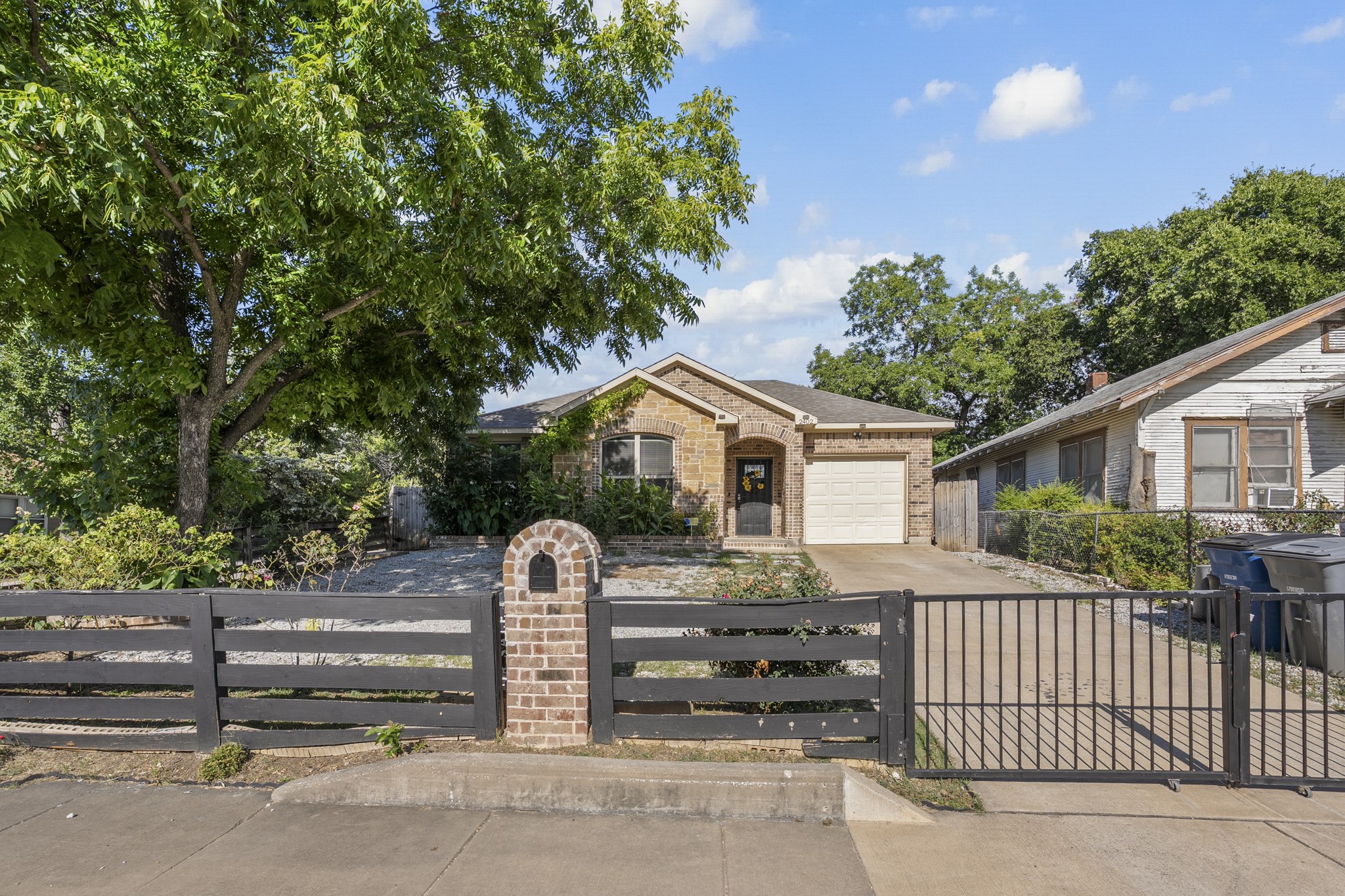 2402 Alaska Avenue Dallas TX 75216