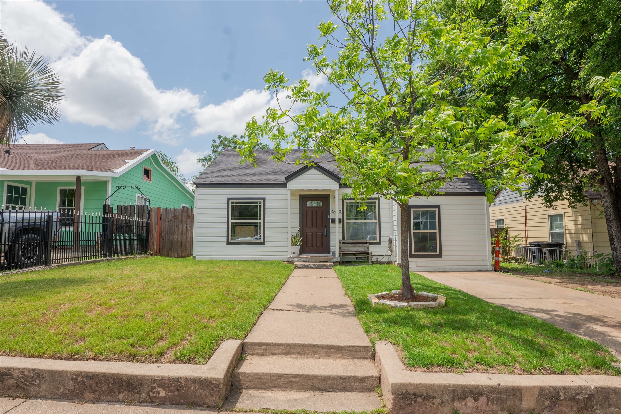 2512 S Jones Street Fort Worth TX 76104