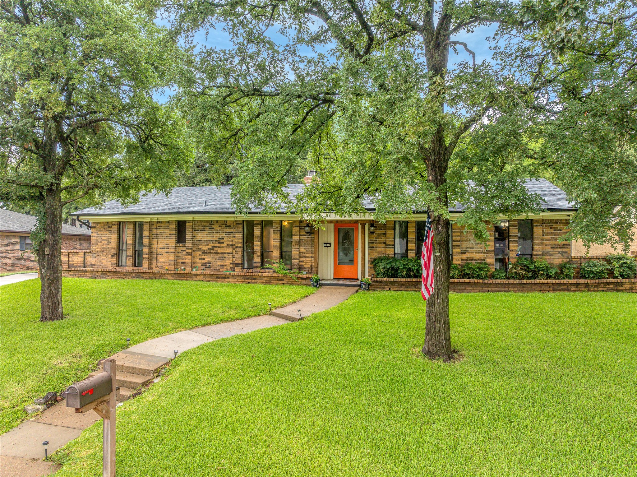 1813 Jamaica Lane Sherman TX 75092