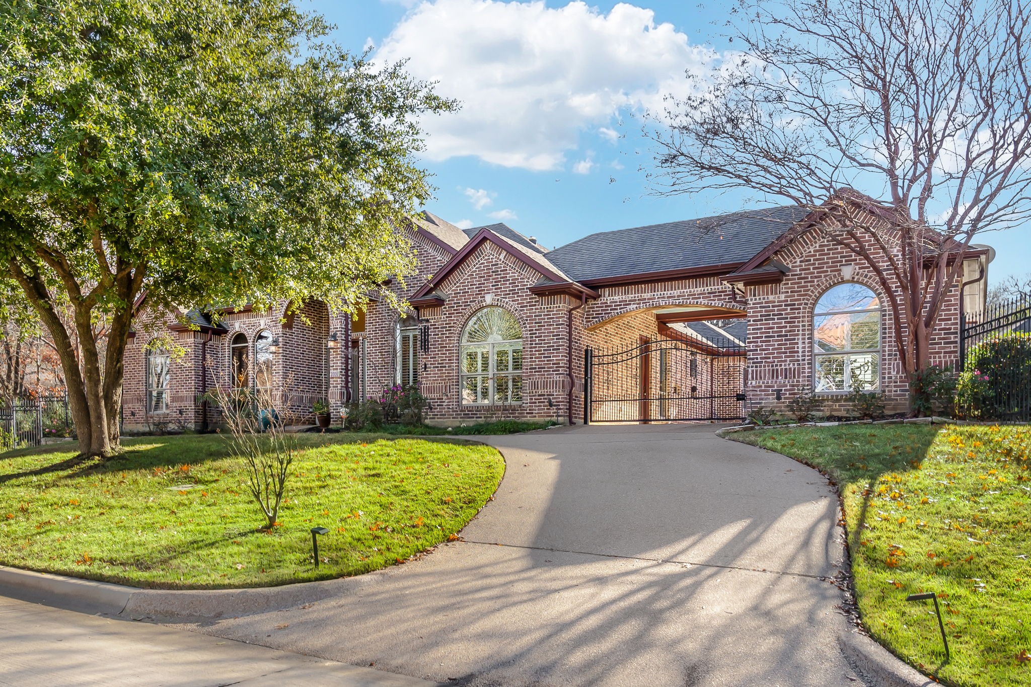 2000 Windswept Court Arlington TX 76012