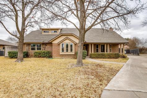 104 Hillview Court Hurst TX 76054