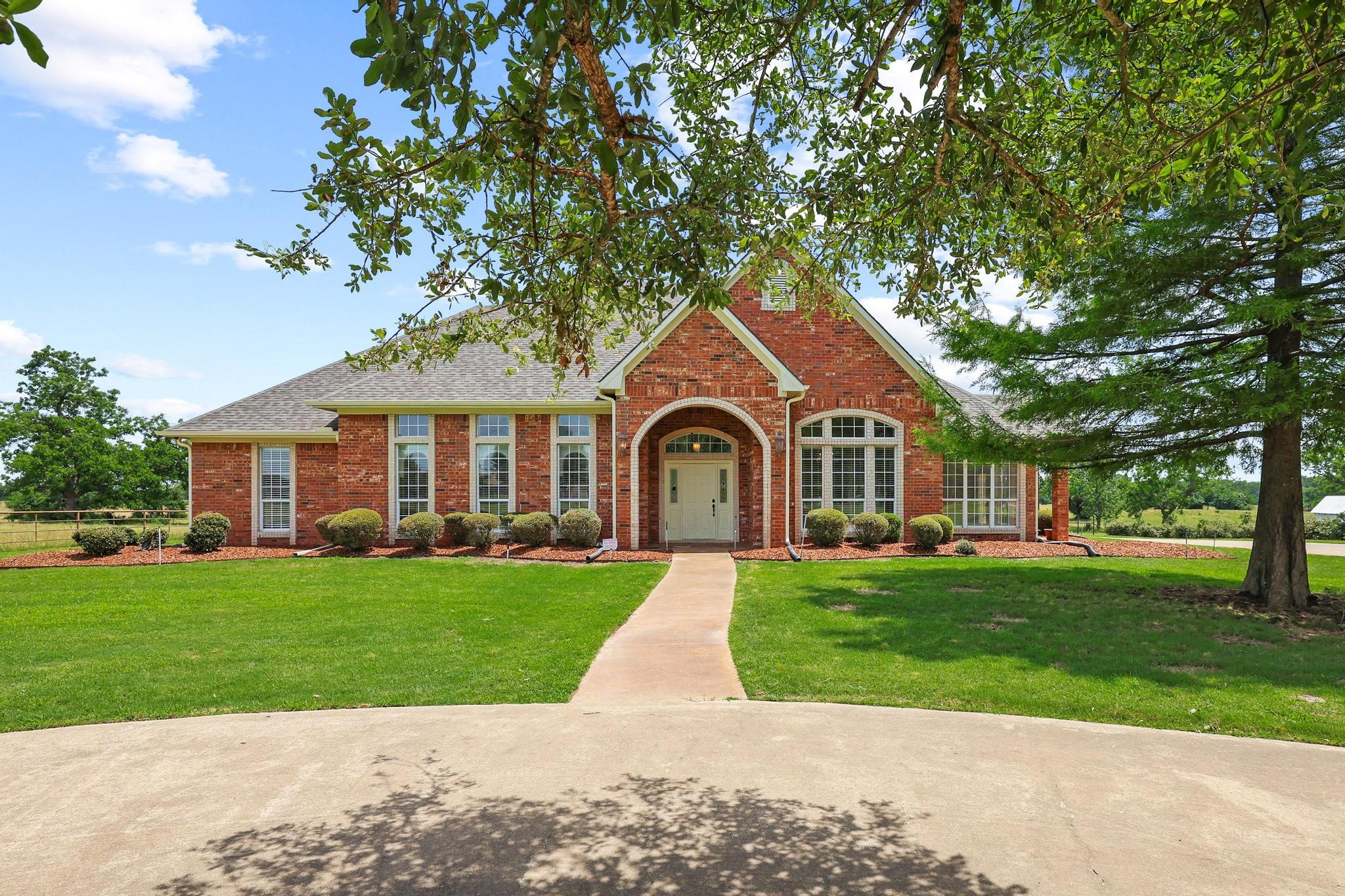 Paris TX, 3140 Farm Road 195