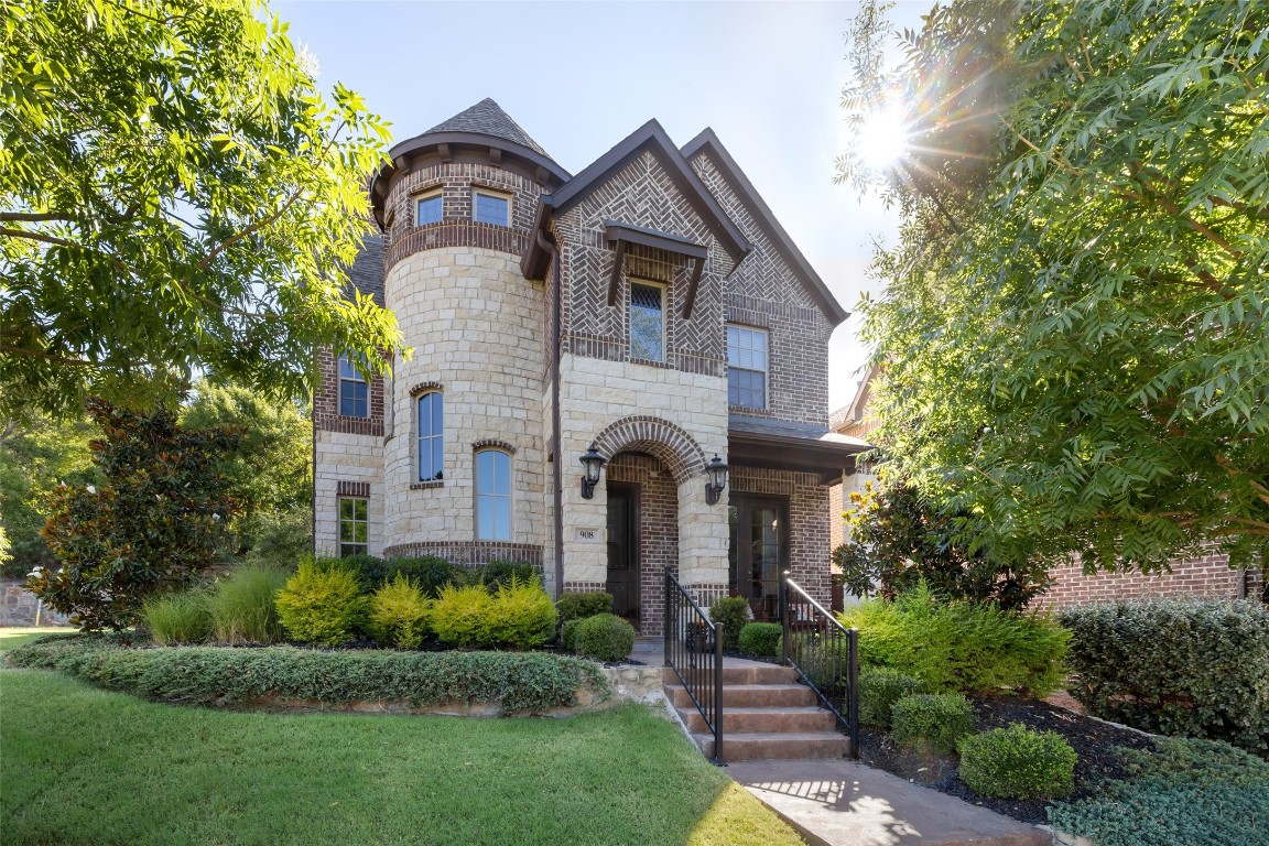 908 Shadyside Lane Dallas TX 75223