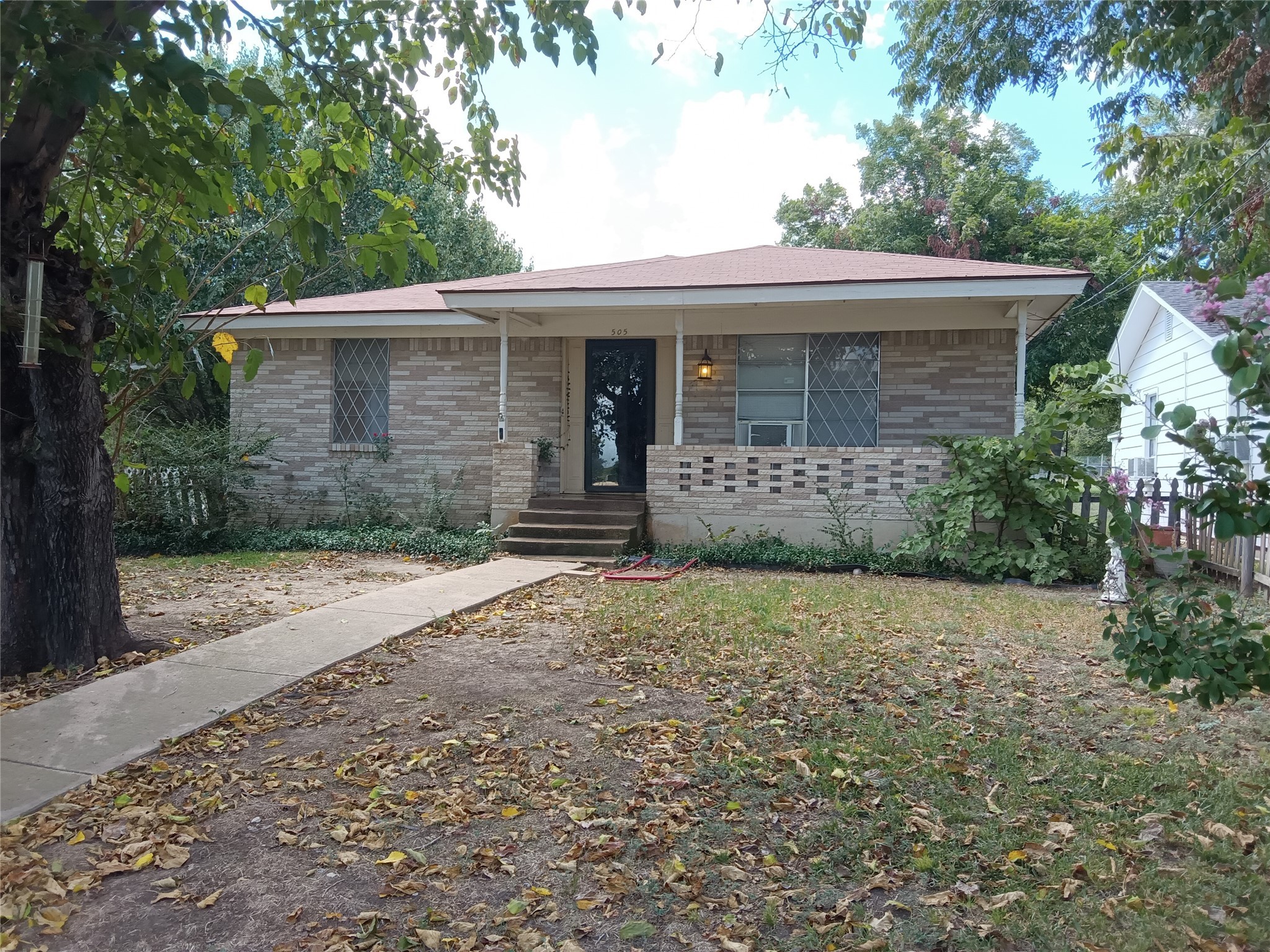 505 NW 16th Street Grand Prairie TX 75050