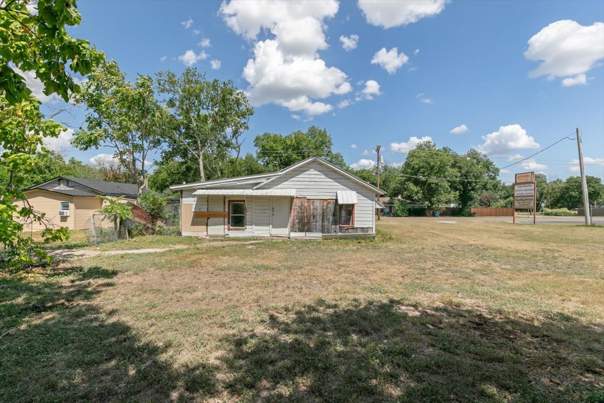 304 S Colorado Street Whitney TX 76692