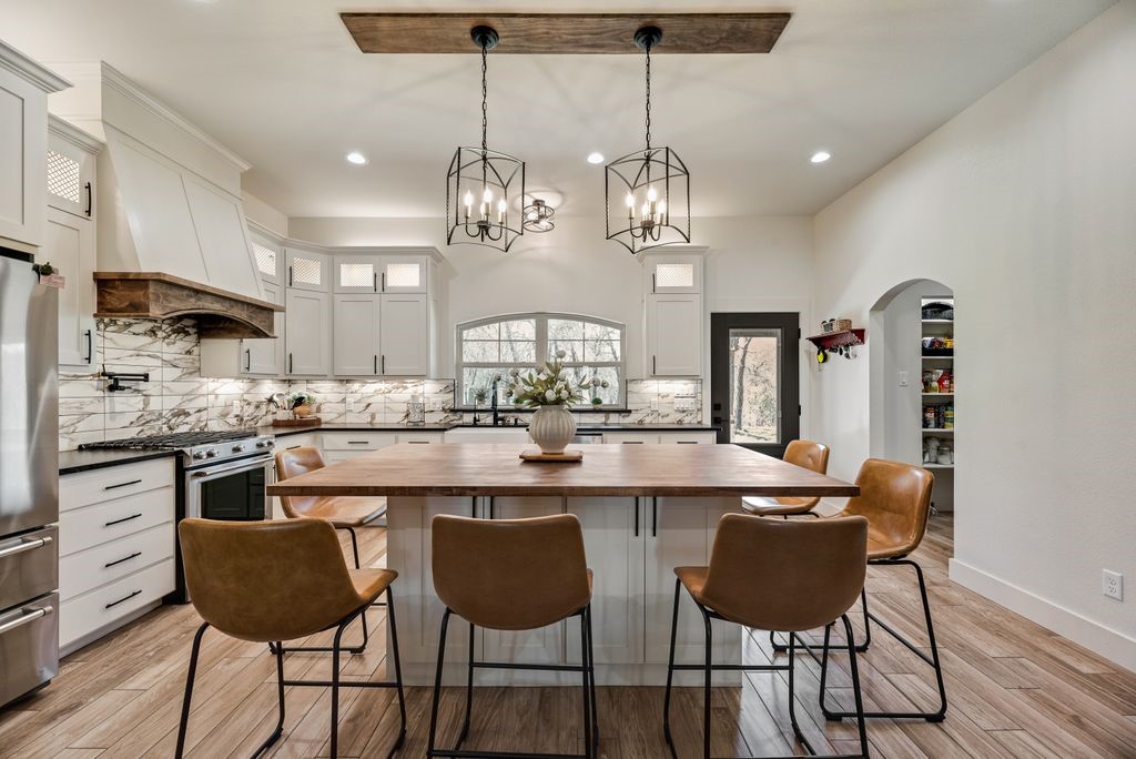 245 Creek Crossing Street Alvord TX 76225