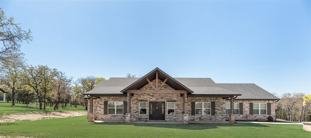 245 Creek Crossing Street Alvord TX 76225