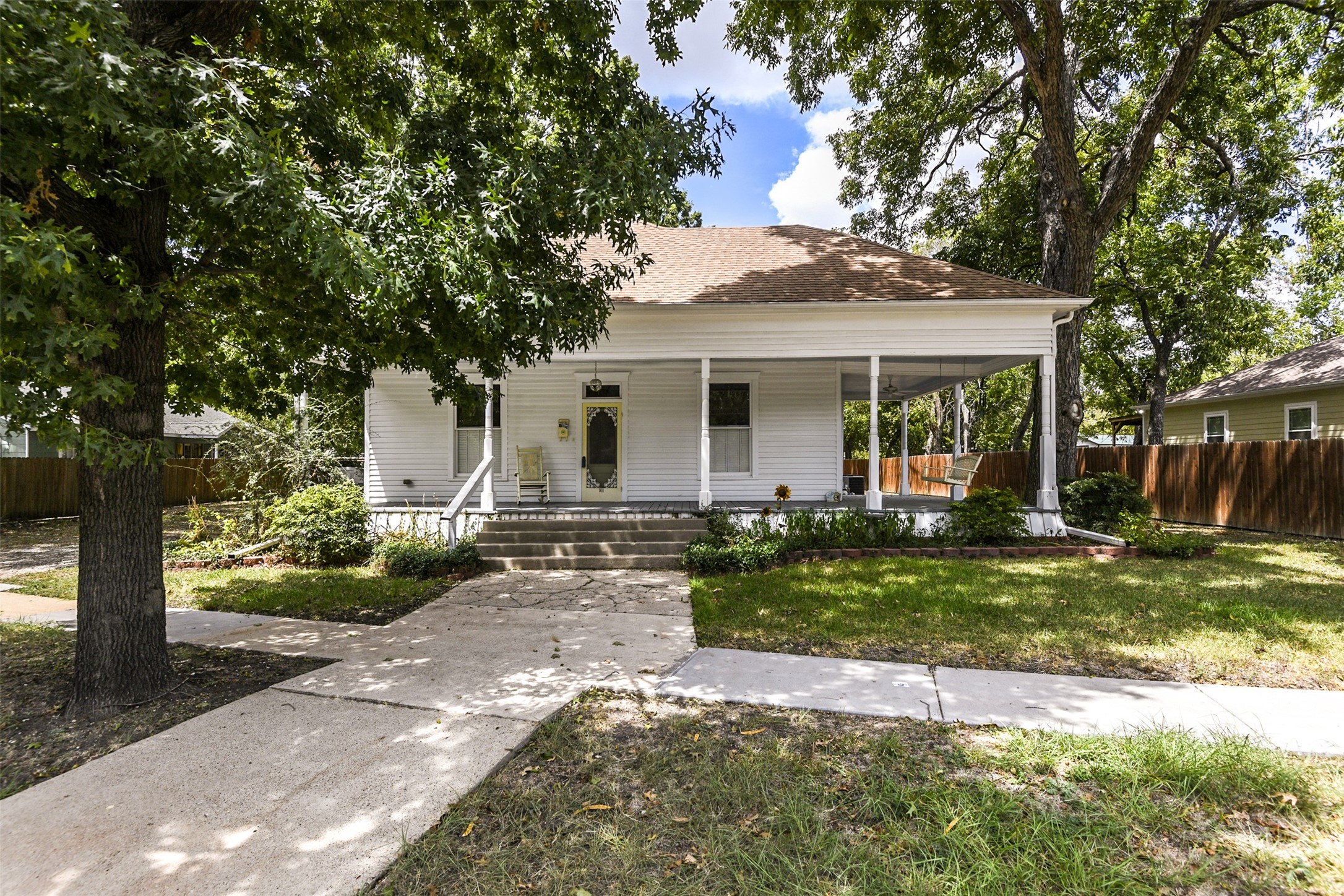 911 E Marvin Avenue Waxahachie TX 75165