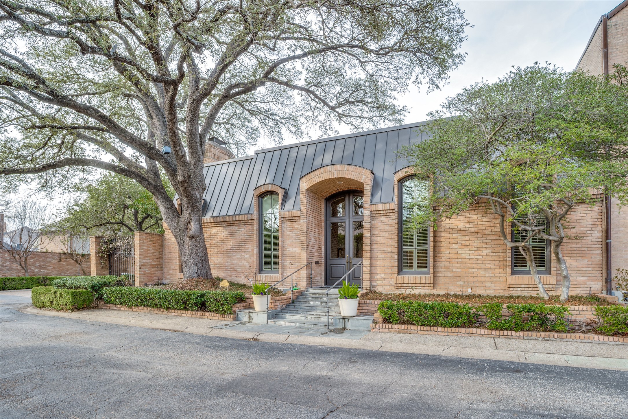 5845 Farquhar Lane Dallas TX 75209