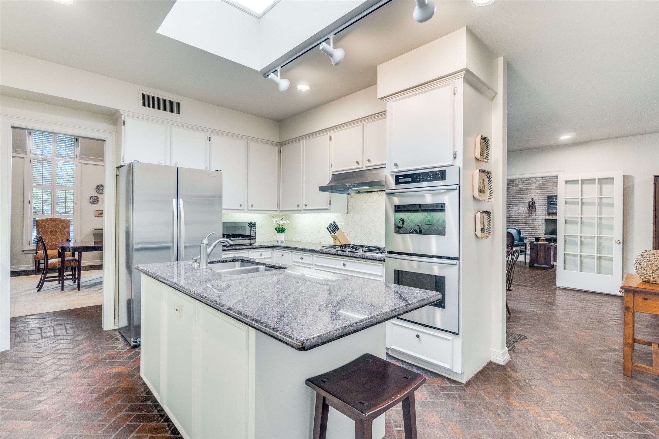 5845 Farquhar Lane Dallas TX 75209