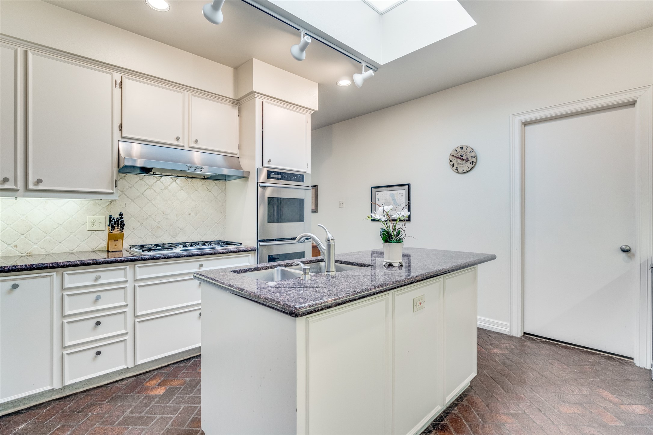 5845 Farquhar Lane Dallas TX 75209