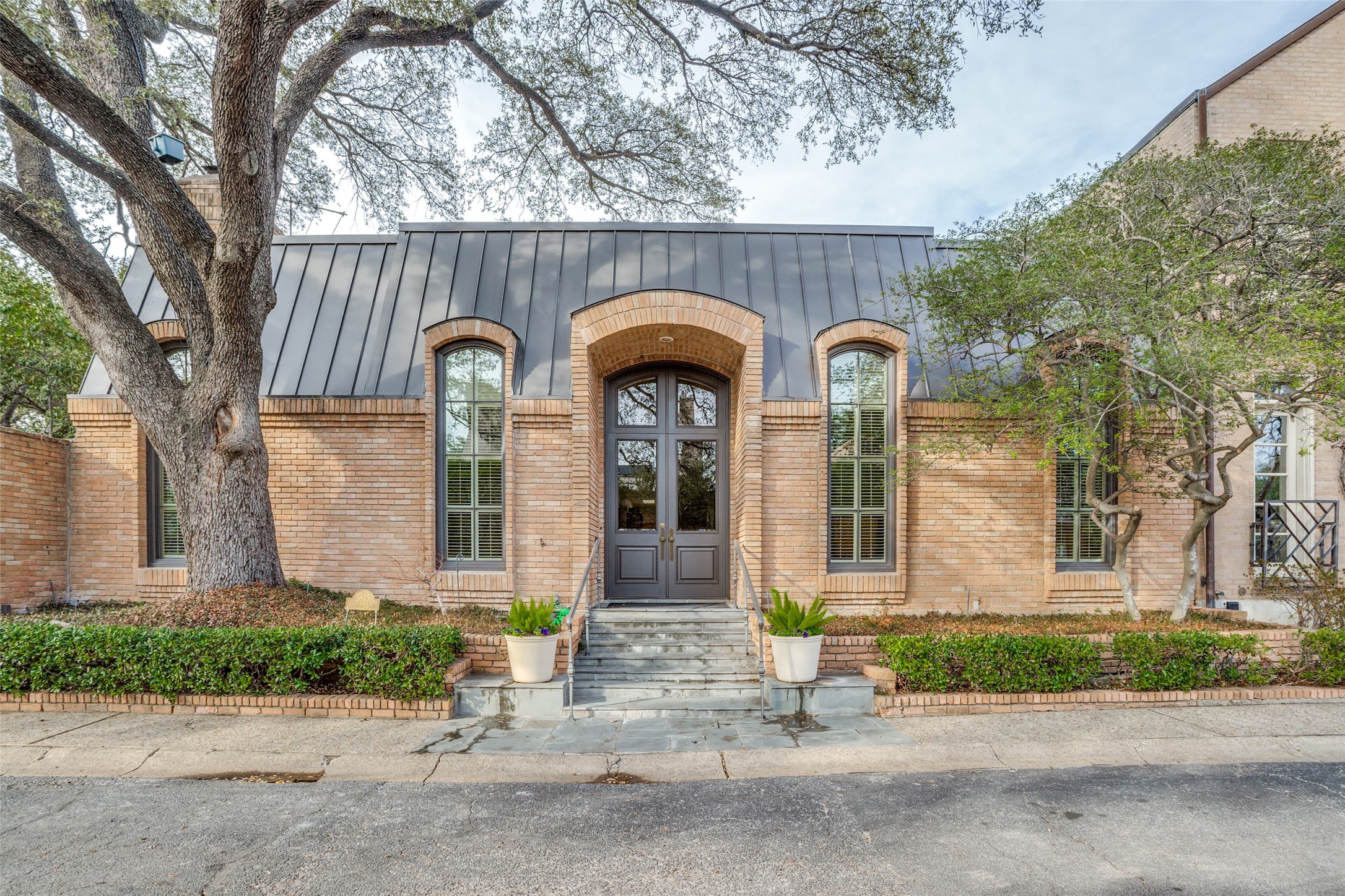 5845 Farquhar Lane Dallas TX 75209