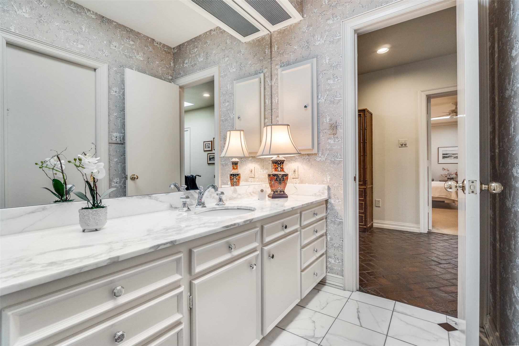 5845 Farquhar Lane Dallas TX 75209