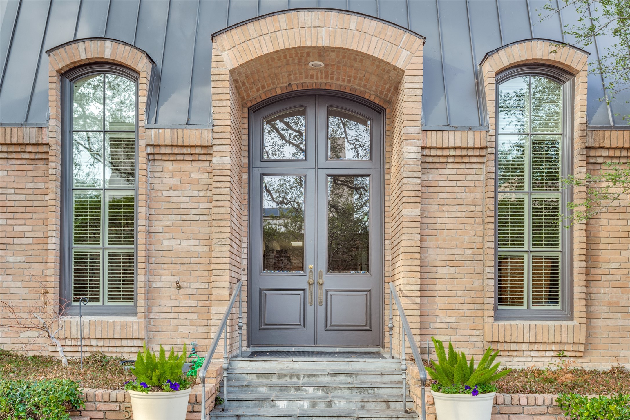 5845 Farquhar Lane Dallas TX 75209