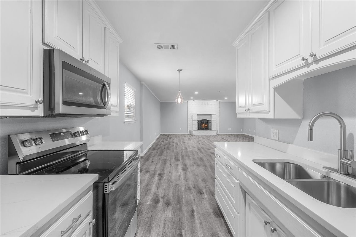705 NW Hillery Street Burleson TX 76028