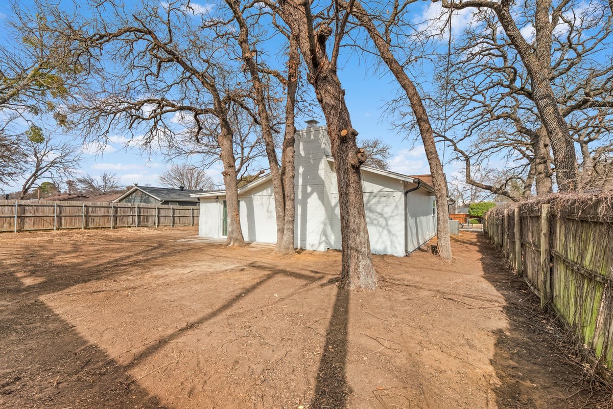 705 NW Hillery Street Burleson TX 76028