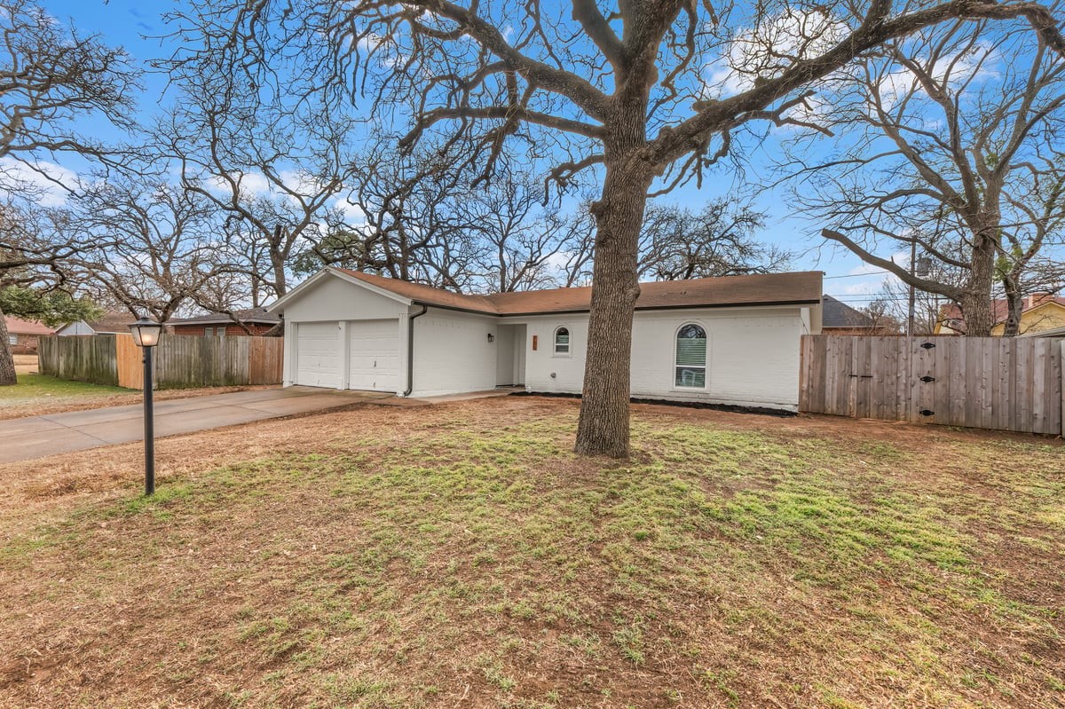 705 NW Hillery Street Burleson TX 76028