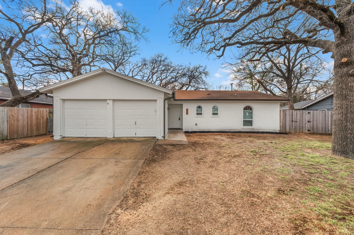 705 NW Hillery Street Burleson TX 76028