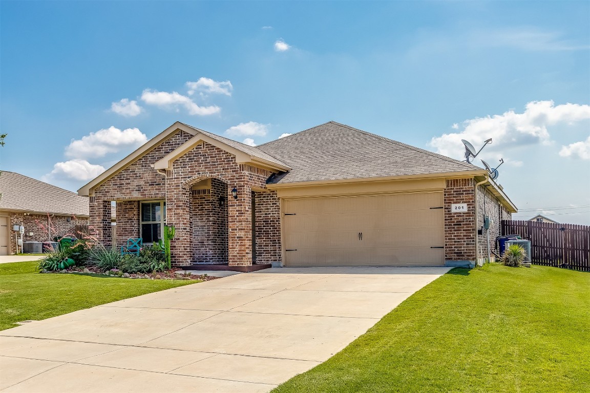 201 Meadowlands Drive Ponder TX 76259