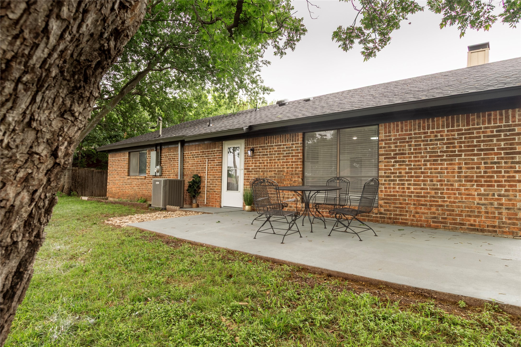 1205 Augusta Road Benbrook TX 76126