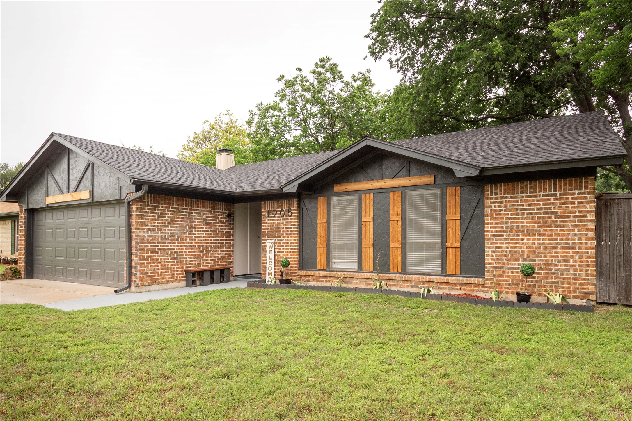 1205 Augusta Road Benbrook TX 76126