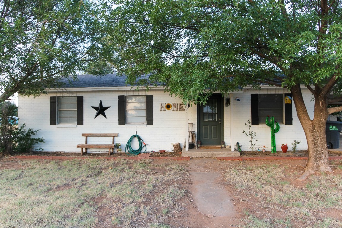 501 S Lightfoot Street Loraine TX 79532