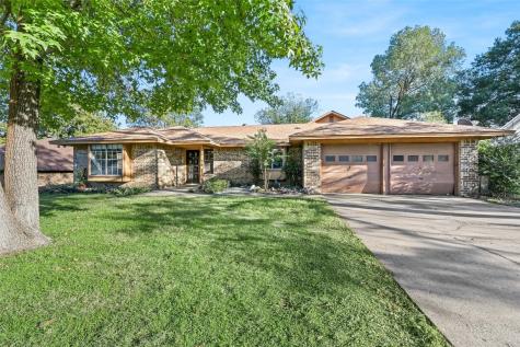 104 NE Clinton Street Burleson TX 76028