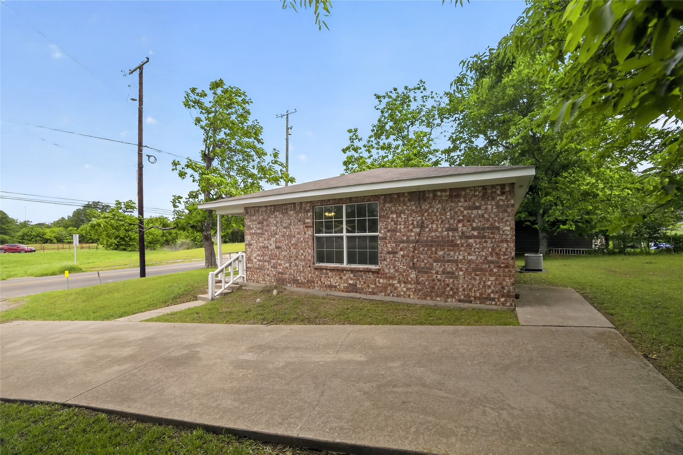 808 Park Street Commerce TX 75428