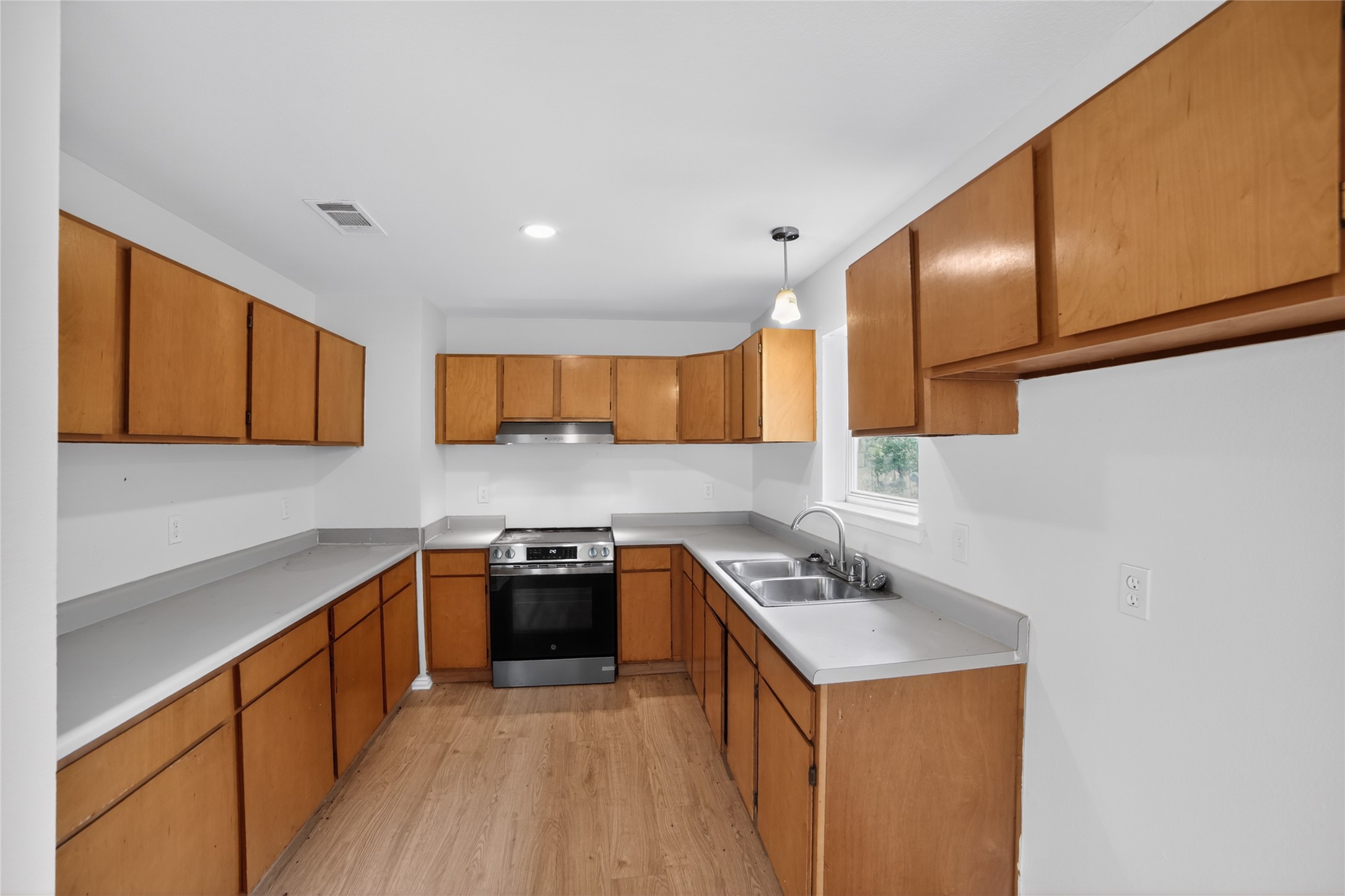808 Park Street Commerce TX 75428