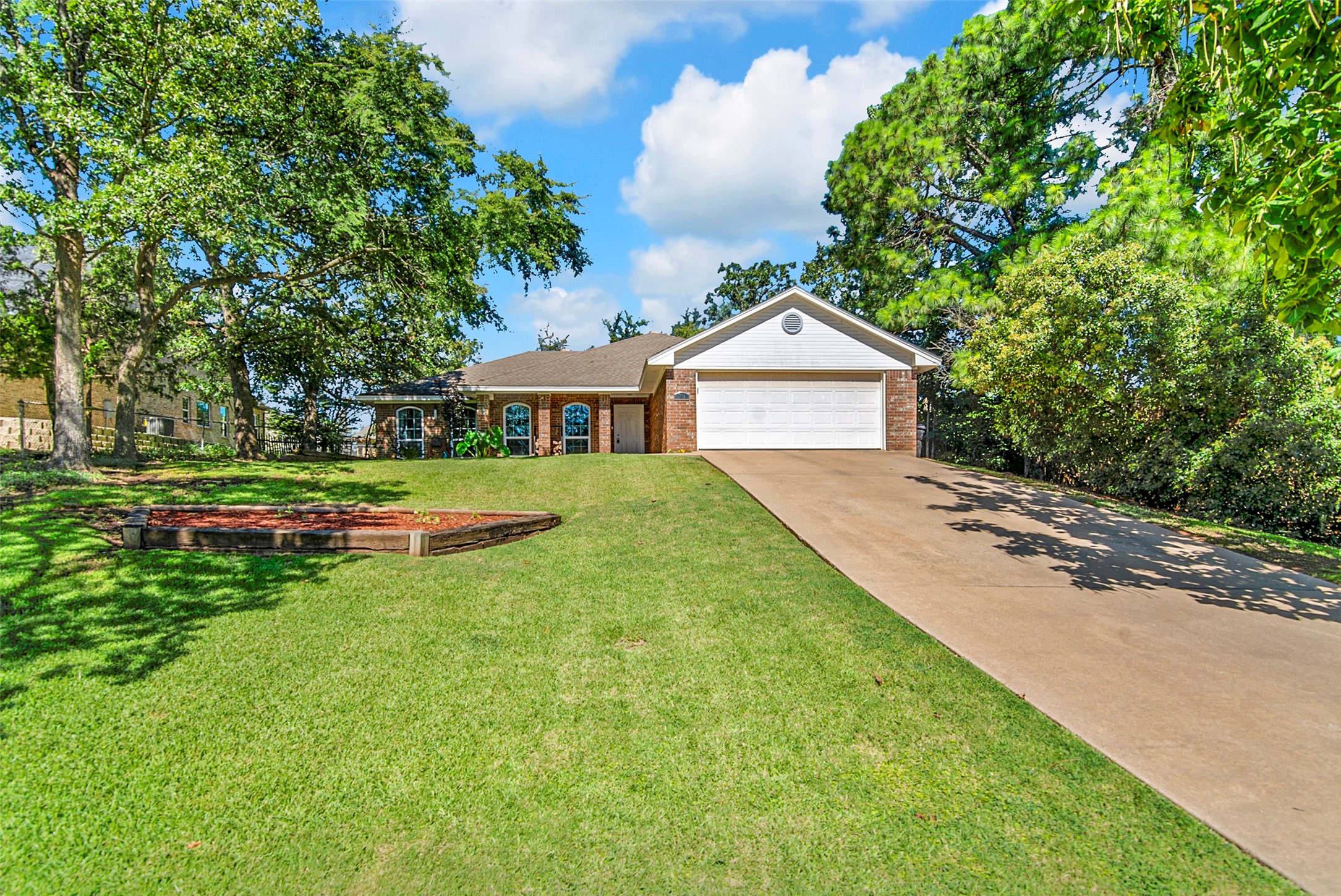 731 Deleon Street Denison TX 75020