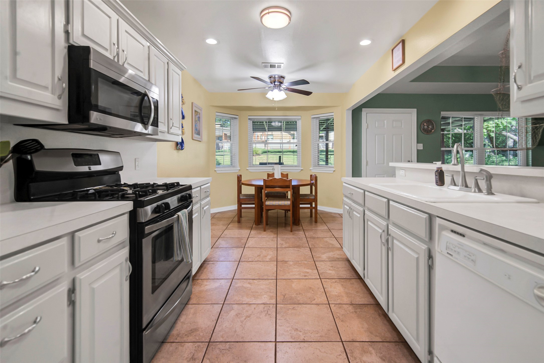 731 Deleon Street Denison TX 75020