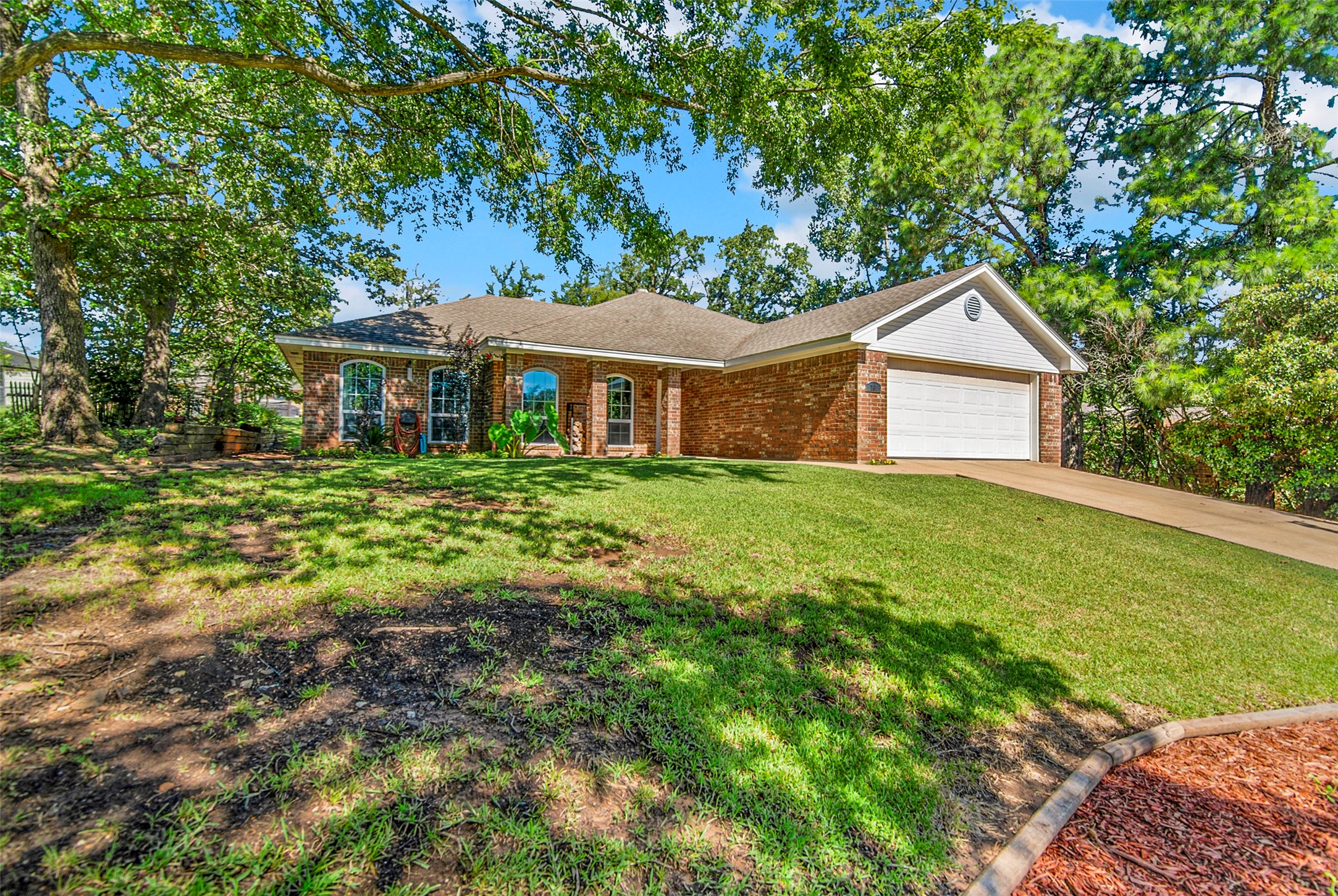 731 Deleon Street Denison TX 75020